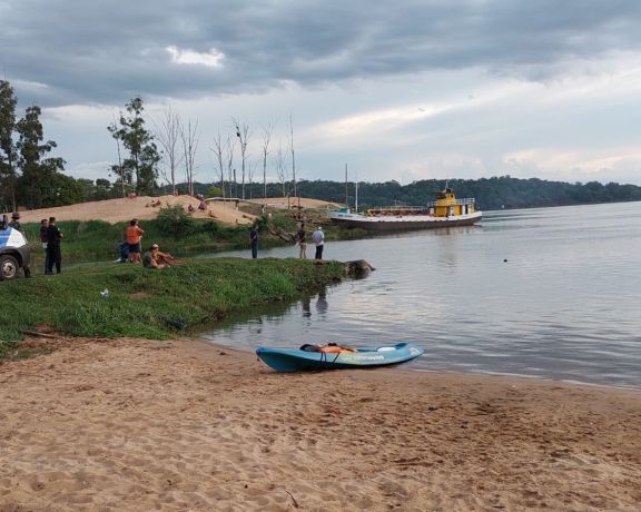Intensa búsqueda de un joven que desapareció de la superficie del río Paraná en Santa Ana