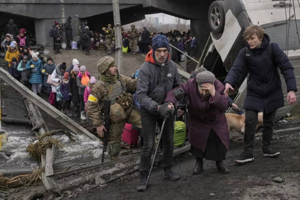 Rusia anunció que frena los bombardeos para permitir la salida de civiles hacia Rusia y Bielorrusia