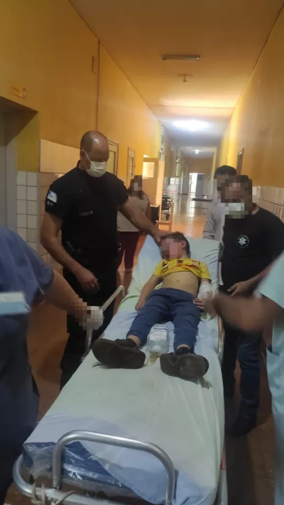 Policías de Alba Pose asistieron a un niño que no podía respirar