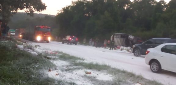Un herido tras despiste de un camin que transportaba harina sobre ruta 12