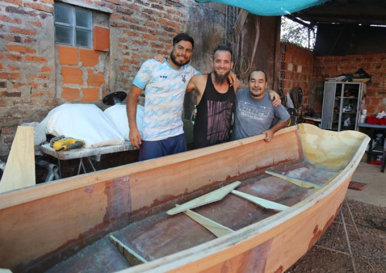 De Posadas a Santa Fe, por el Paraná con un bote construido con  sus propias manos
