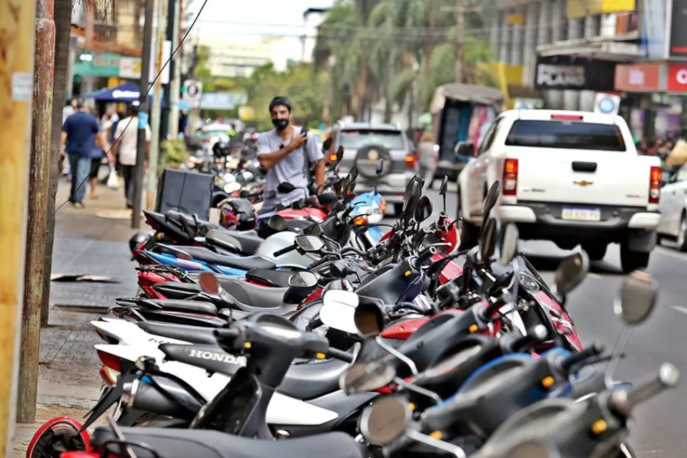 Se podrán estacionar motos en Posadas sólo en sitios habilitados