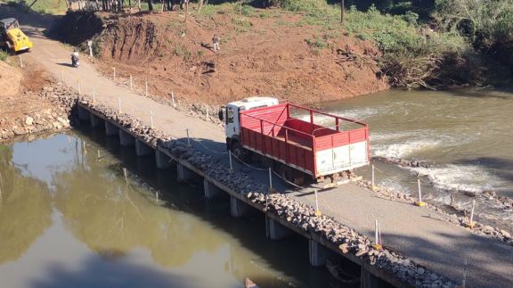 Esta tarde habilitaron el puente alternativo sobre el arroyo Pindaytí