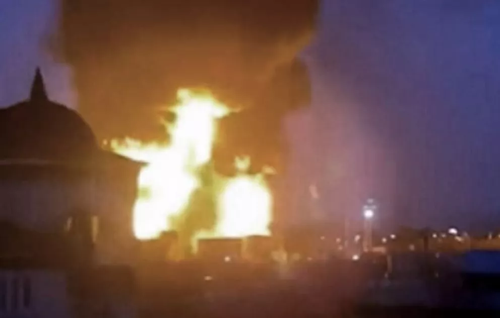 Helicópteros ucranianos bombardearon un depósito de combustibles en Rusia