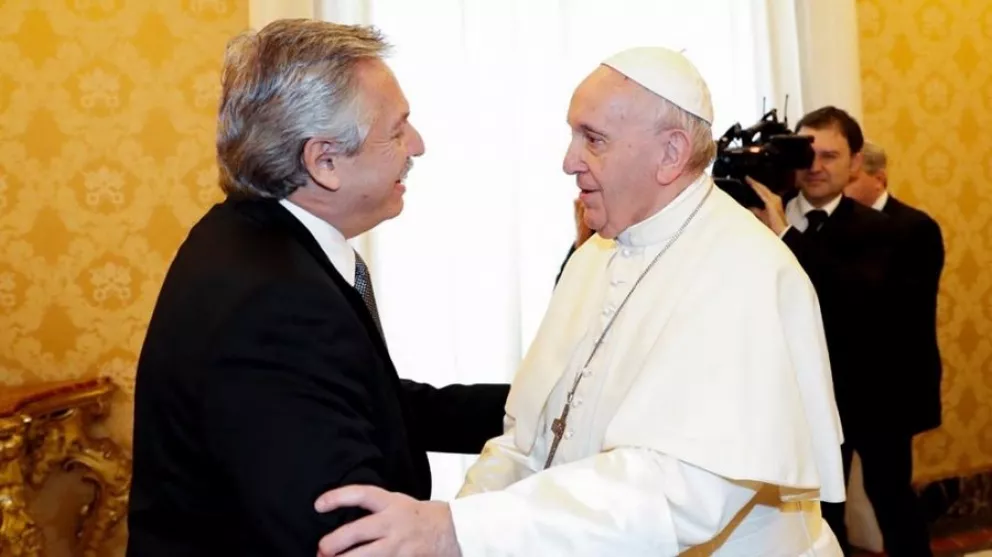 El Papa envía una carta a Fernández y pidió por los "débiles y descartados"