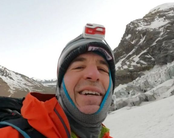 Un alpinista murió tras llegar a la cima de la séptima montaña más alta del mundo