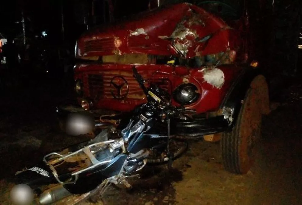 San Vicente: motociclista murió al chocar un camión en la ruta 14