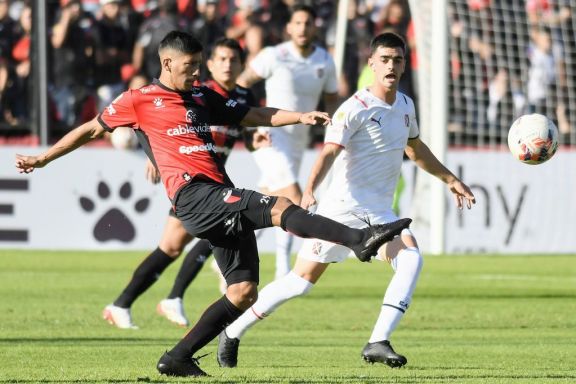 Independiente logró un empate con Colón que le sirve bastante poco