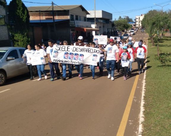 Marcharon en Irigoyen pidiendo la aparición de Maximiliano Pimentel