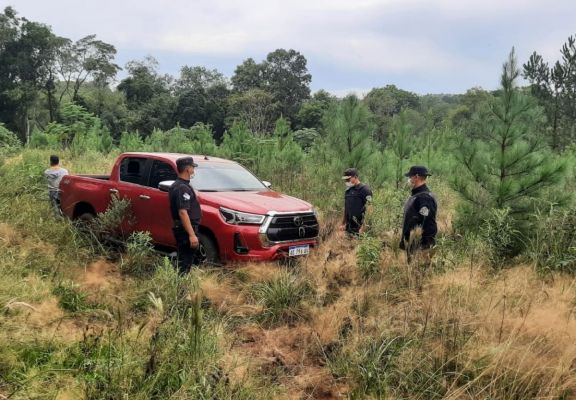 Encontraron en Caá Yarí la camioneta de la mujer asaltada en Guaraní; los delincuentes siguen prófugos