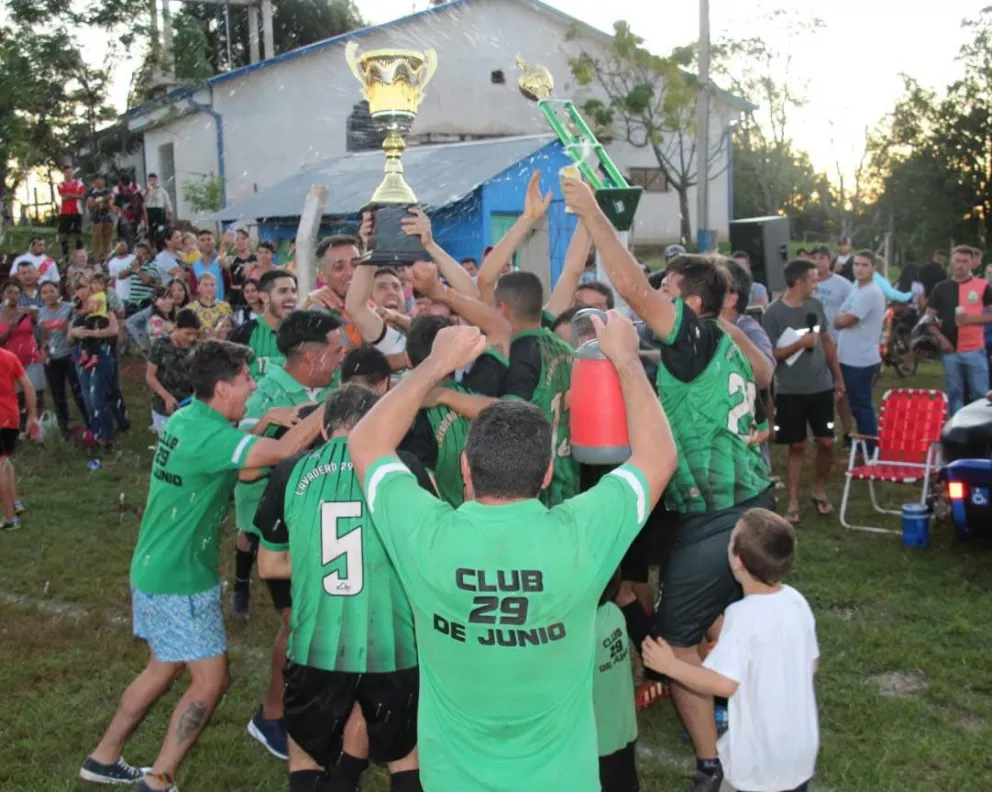 Ante una multitud, 29 de Junio se quedó con la liga de fútbol de Terciados Paraíso 