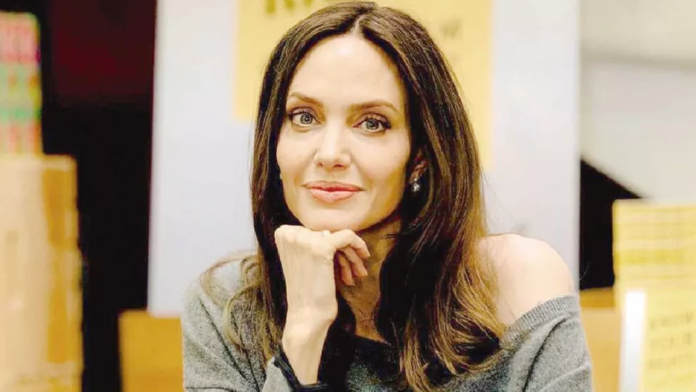 Angelina Jolie visitó Ucrania para ayudar a los refugiados