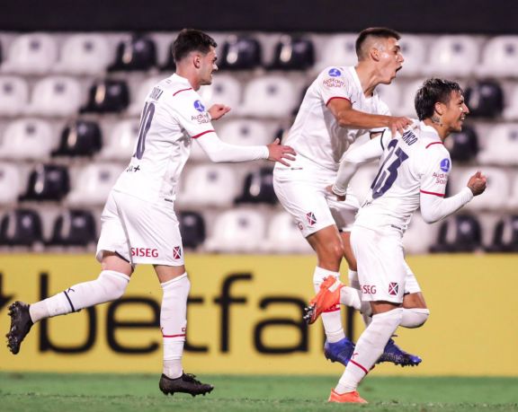 Copa Sudamericana: Independiente goleó a General Caballero y depende de sí mismo para avanzar