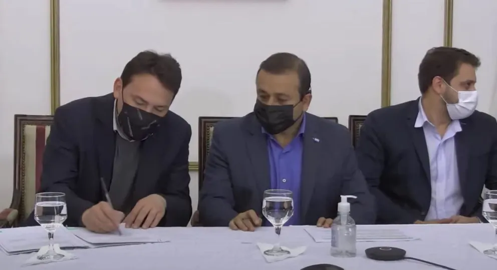 La Provincia y Nación firmaron un convenio para obras de energía eléctrica 