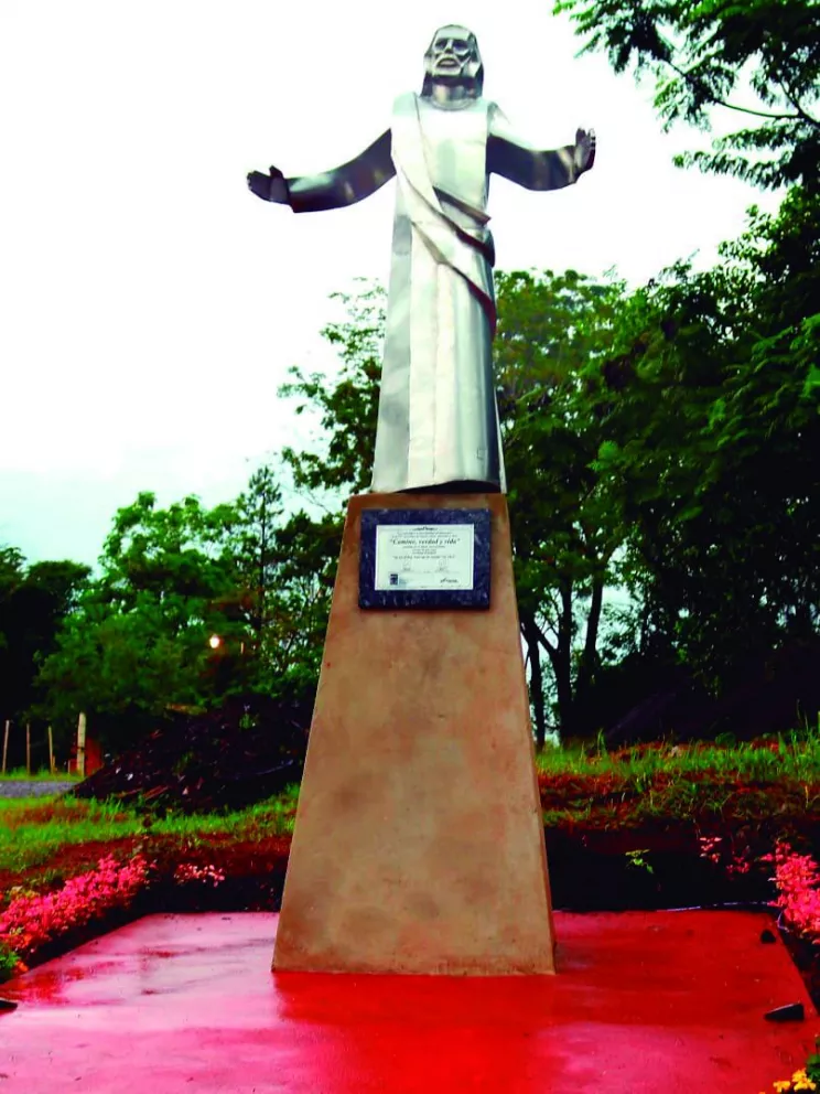 Aniversario de Montecarlo: inauguraron una escultura de Gerónimo Rodríguez 