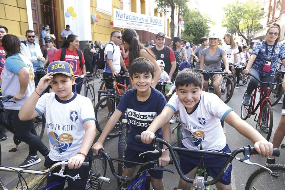 Bicicleteada solidaria del Roque reunió a más de 2.000 personas 