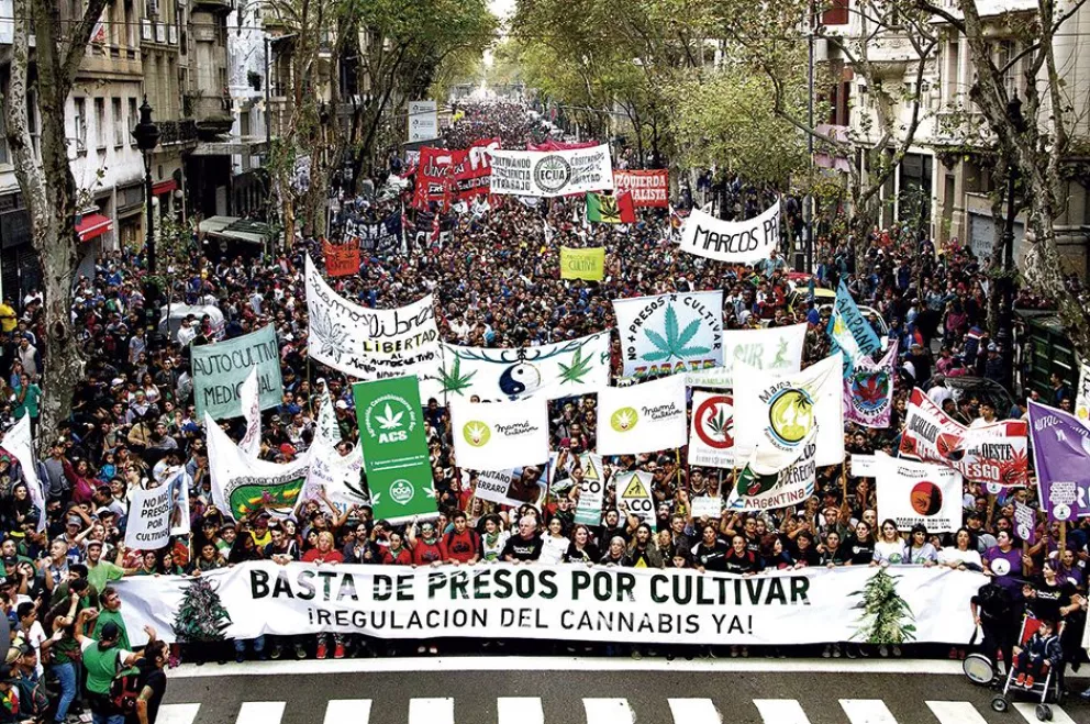 Una multitud participó de la Marcha Mundial de la Marihuana