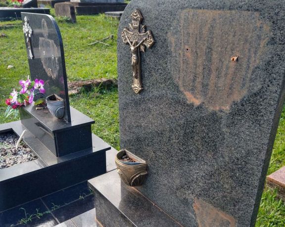 Campo Ramón: desconocidos profanaron decenas de tumbas en el cementerio de Villa Bonita 